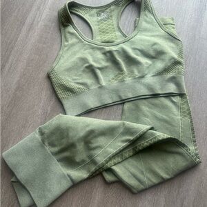 Green Seamless Sports Bra and Leggings Set